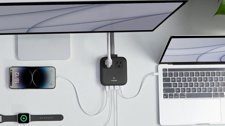 Anker Nano with multiple devices plugged in
