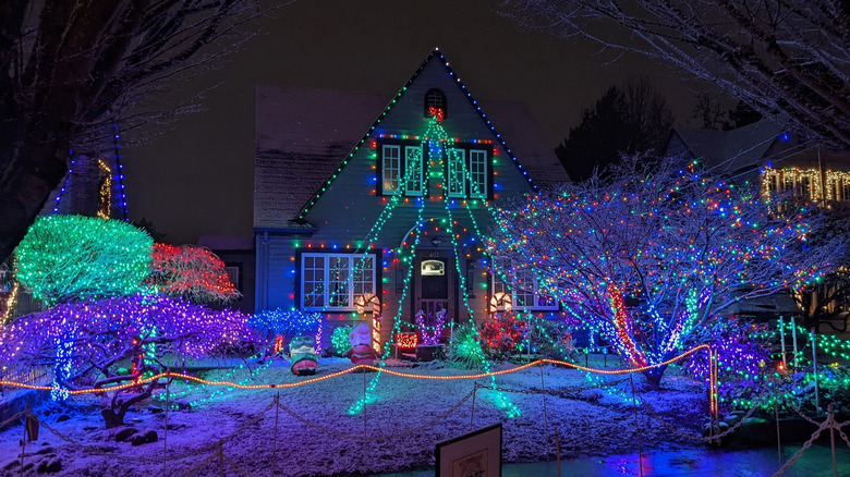 A house with a lot of Christmas lights and decorations