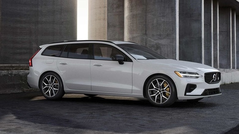 Volvo V60 Polestar Engineered studio front 3/4