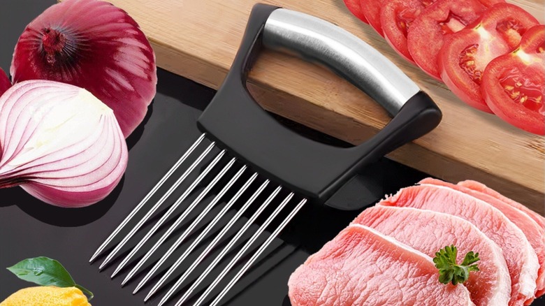 Onion holder and vegetables