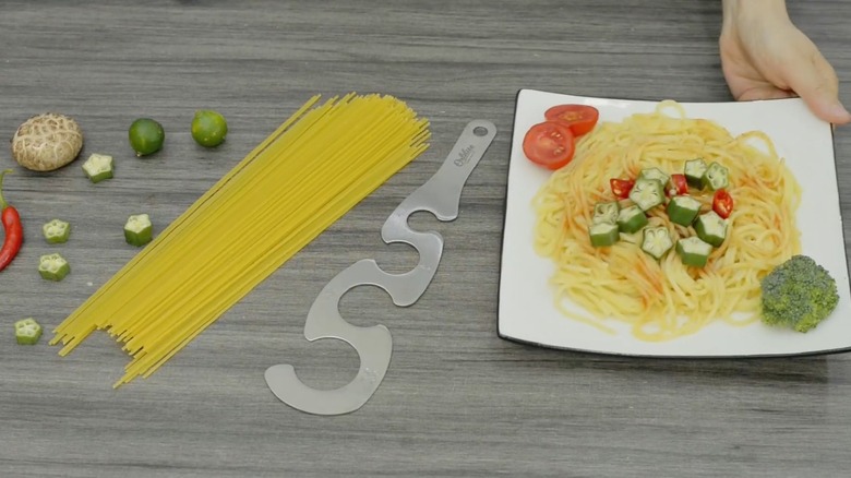 Pasta measurer and pasta dish