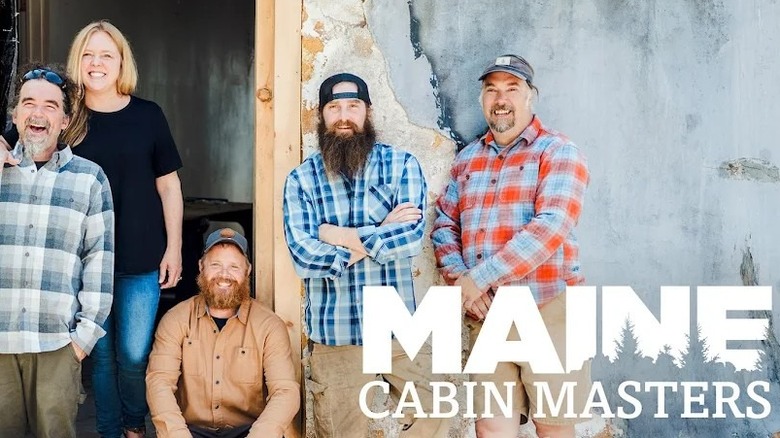 A bunch of people standing next to each other in front of a home.