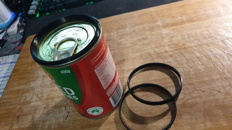 Canned food with plastic can stacking rings