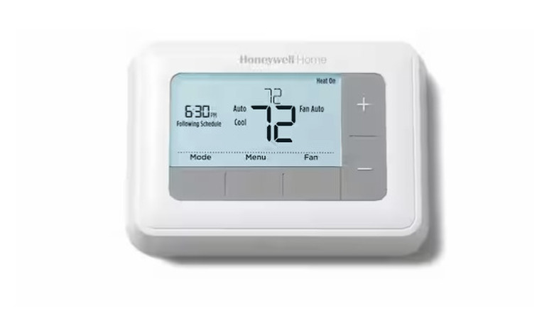 Honeywell Home T5 7-Day Programmable Thermostat on display