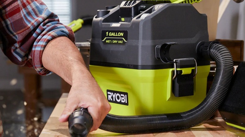 18V ONE+ 1 Gallon Wet/Dry Vacuum Kit