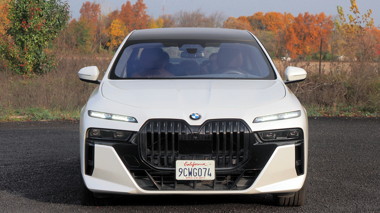 2023 BMW 760i front end