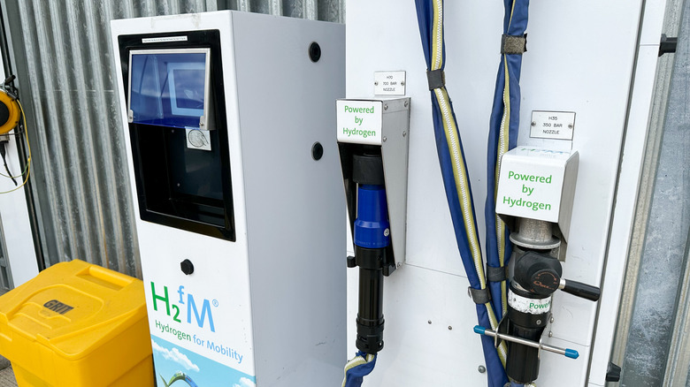 Hydrogen fueling station