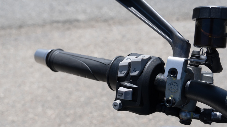 2023 Ducati Streetfighter V2 switches for toggling ride modes