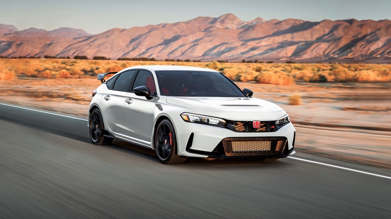 2023 civic driving through desert