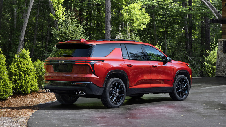 2024 Chevrolet Traverse RS parked driveway