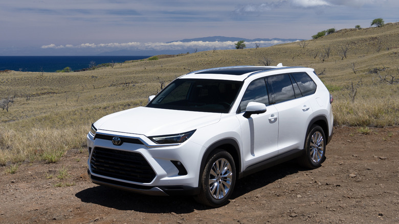 2024 Toyota Grand Highlander white front three quarters