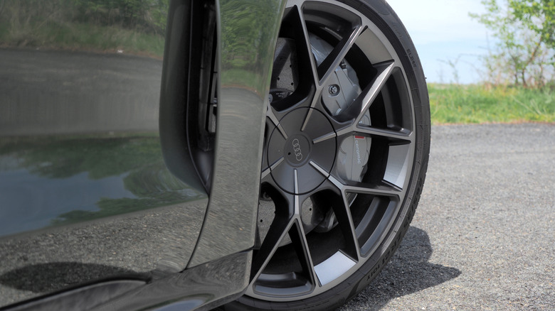 2025 Audi RS e-tron GT Performance front wheel