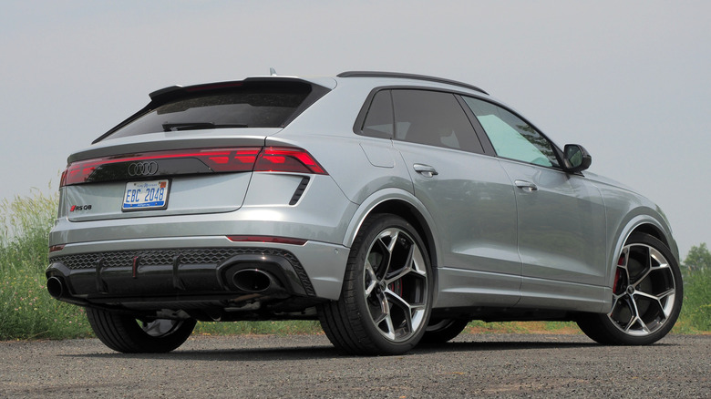 2025 Audi RS Q8 Performance rear 3/4 view