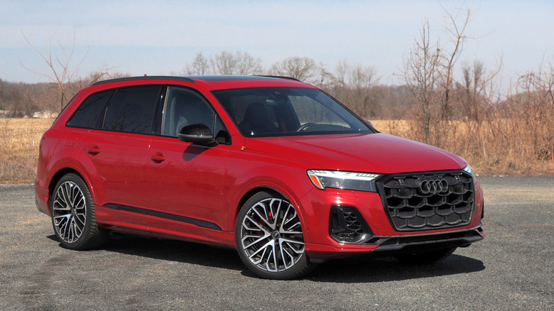 2025 Audi SQ7 front 3/4