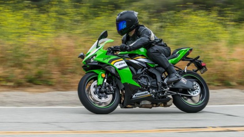 2025 Kawasaki Ninja ZX-6R riding on canyon roads