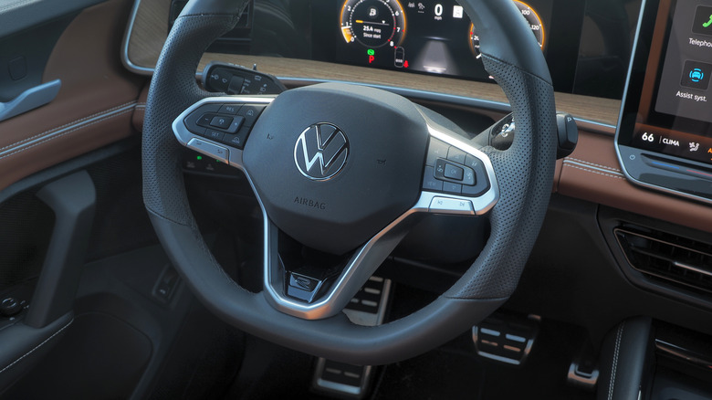 2025 VW Tiguan steering wheel