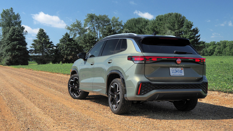 2025 VW Tiguan rear 3/4 view