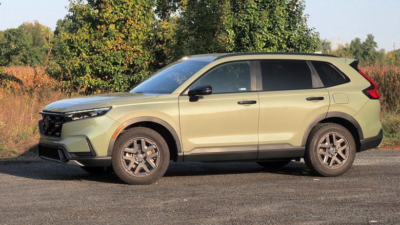 2026 Honda CR-V TrailSport Hybrid front 3/4 view