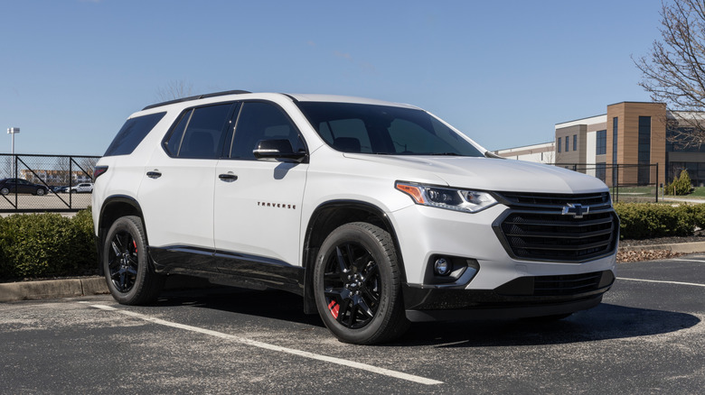 A light gray 2019 Chevrolet Traverse parked