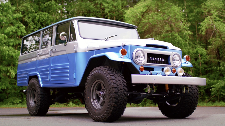 Land Cruiser FJ45 Station wagon parked on road