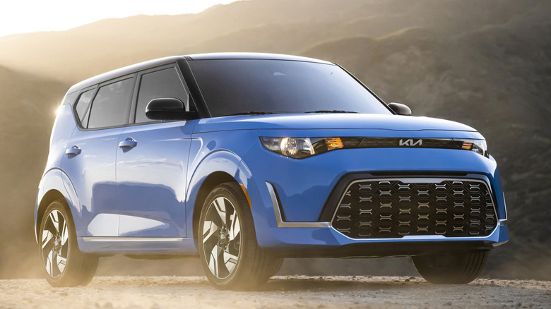 Front 3/4 view of 2025 Kia Soul in mountain setting