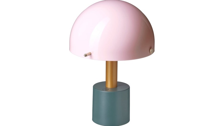 Product demo of NODMAST LED lamp