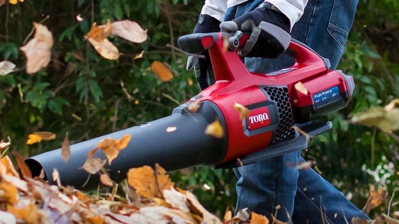person using a Toro 60V MAX 565 CFM leaf blower