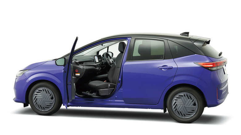 nissan note with swivel front seat