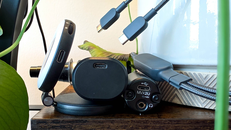 Ulanzi Magsafe light, Yomile electric duster, Shure MV2XU audio interface, and Anker 2 in 1 usb c cable
