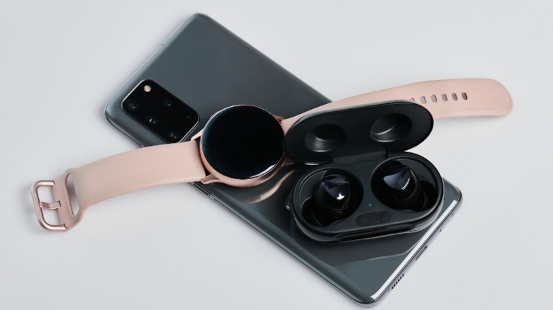 Charging a smart watch and earbuds with a smartphone