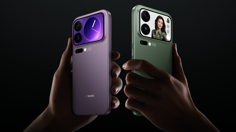 Hands holding Xiaomi 17 Pro max in two colorways