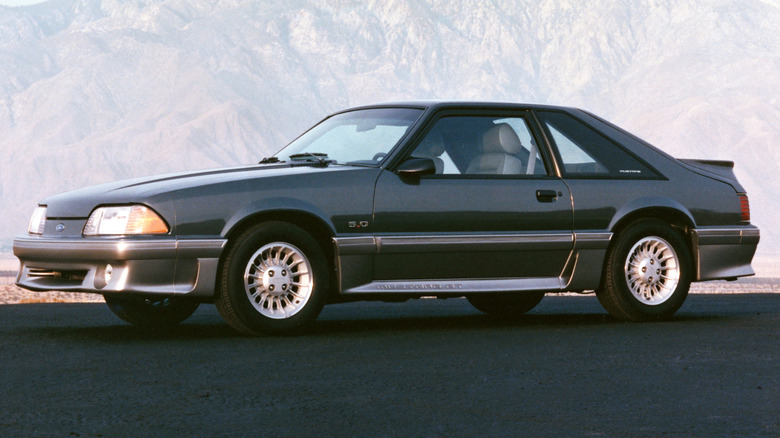 1989 Ford Mustang GT, front-left 3/4 view