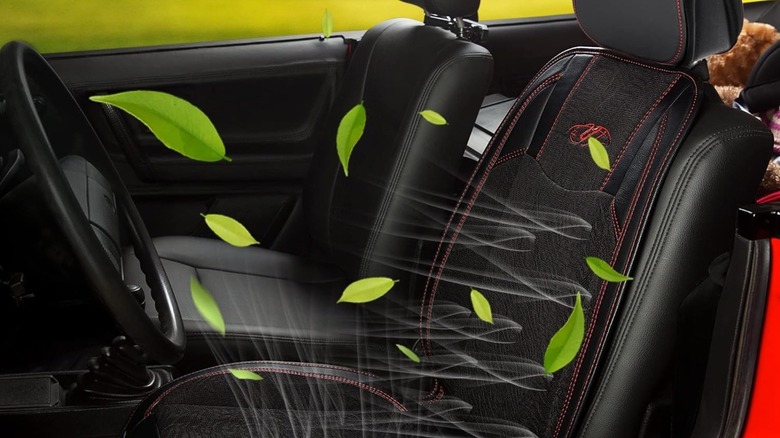 A car seat with the Paffenery ventialted seat cover installed on it