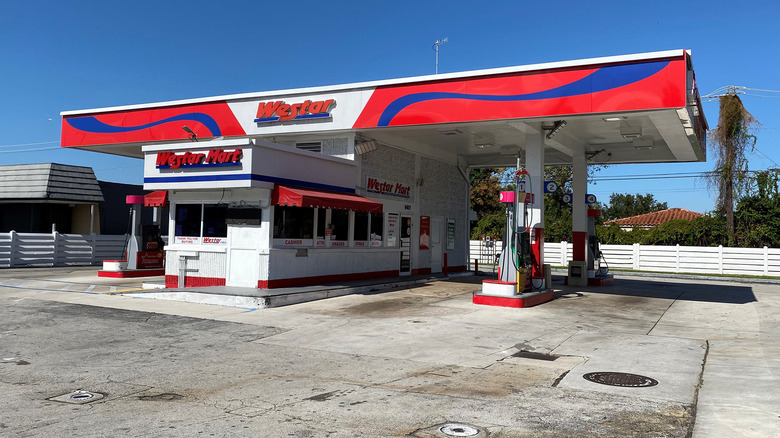 A photograph of a Westar gas station in Florida