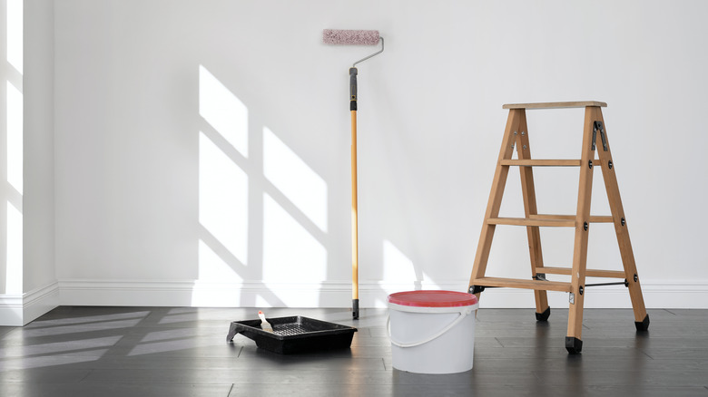 Indoor painting equipment
