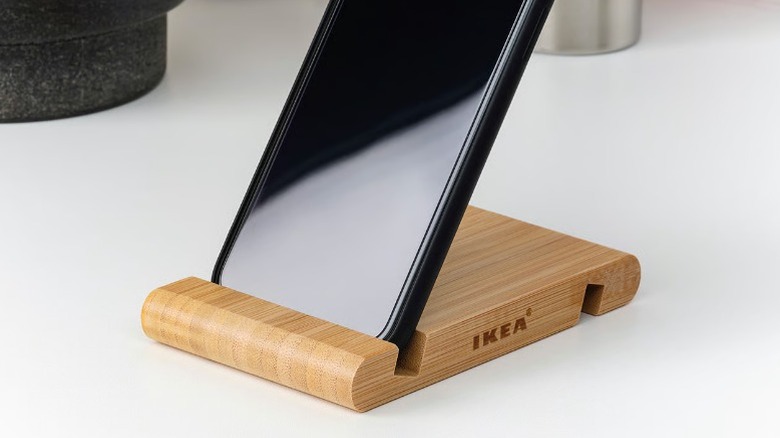 BERGENES Phone and Tablet Holder with smart phone