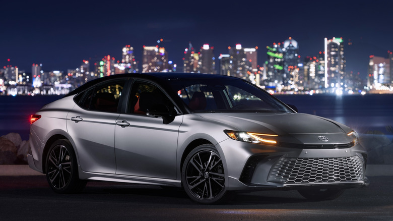 Front 3/4 view of grey 2025 Toyota Camry with black roof