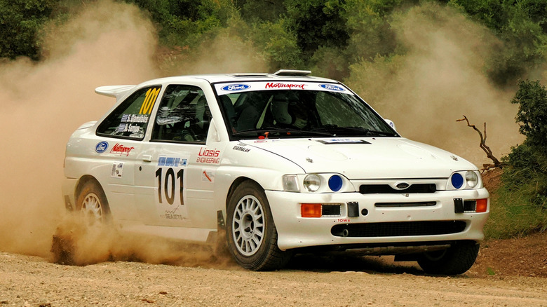 Ford Escort RS Cosworth kicking up dust in rally stage