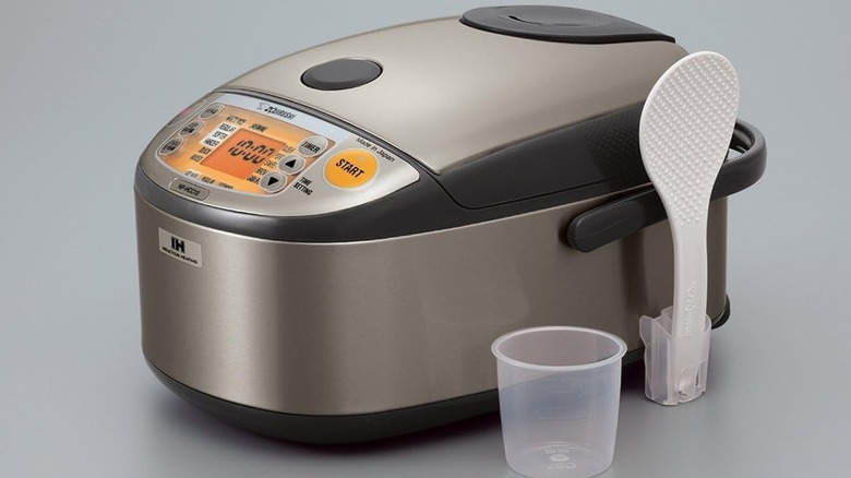 rice cooker with cup and spoon