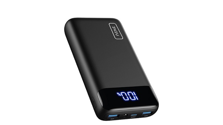 An Iniu black power bank with a screen indicating 100% battery level