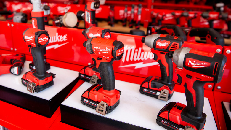 milwaukee tool display