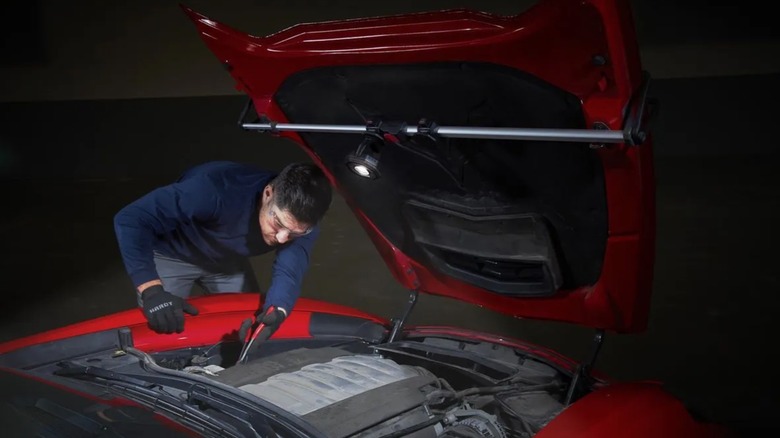 Person using Icon floodlight