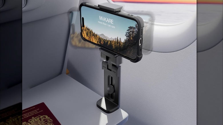 phone on Miikare phone holder