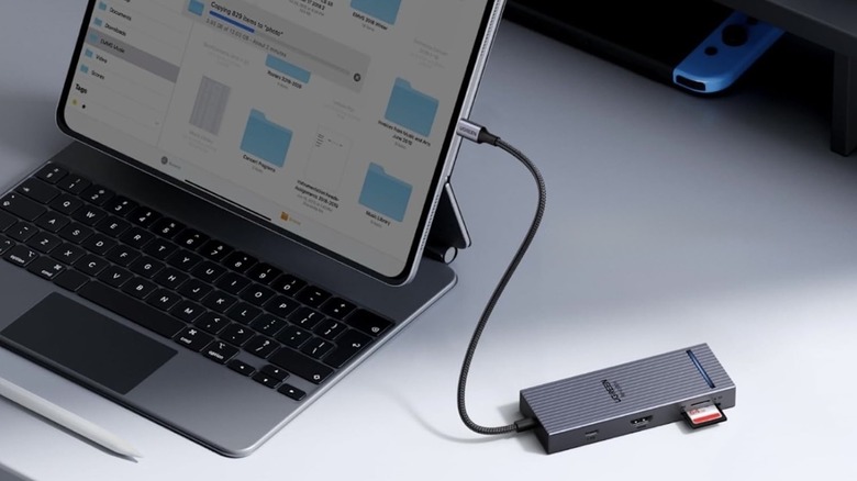 A Ugreen dock conencted to an iPad for file transfer