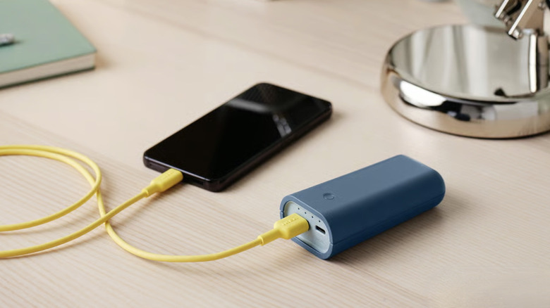 Mobile phone charging off of Varmfront power bank