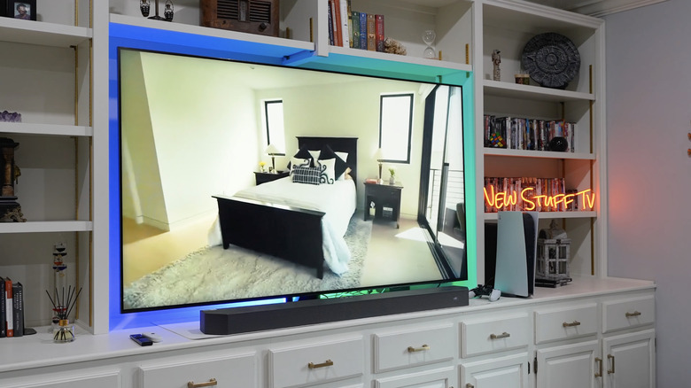 A close up image of the Samsung Neo QLED QN90D TV