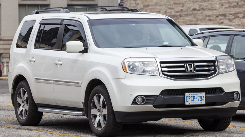 White 2012 Honda Pilot SUV in the parking lot