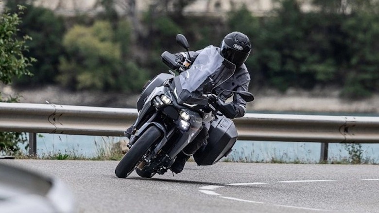 Yamaha Tracer 9 on a curving mountain road
