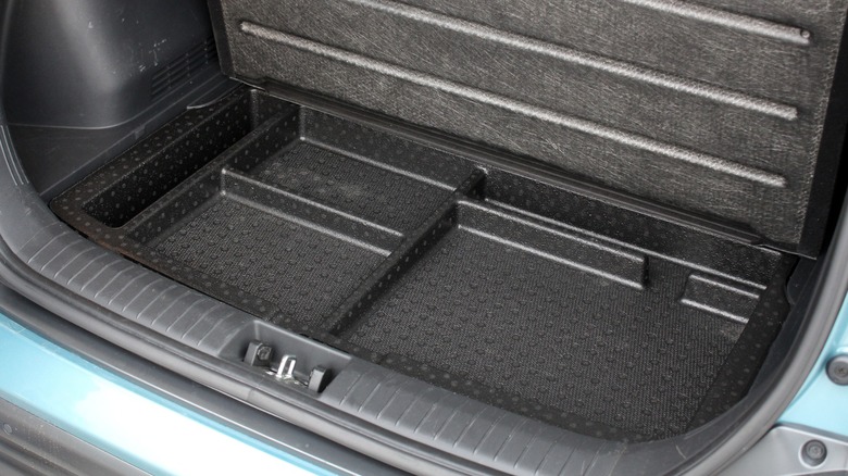 Hyundai Kona double bottom of the trunk