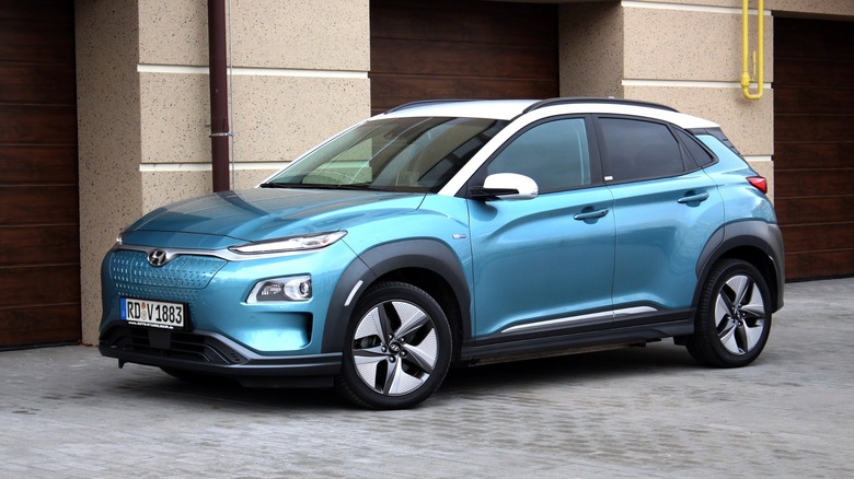 Blue Hyundai Kona Premium 2020
